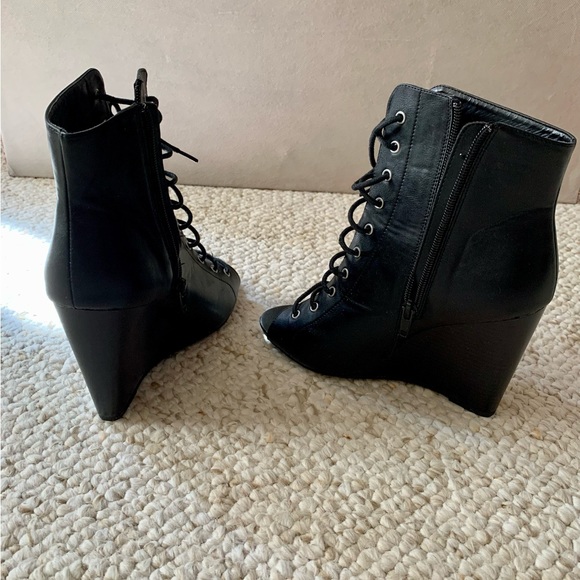 Black Leather Lace Up Wedge Heels With Zipper - Size 8 - Picture 3 of 6